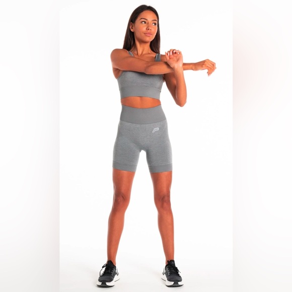 Pursue Fitness Adapt Seamless Shorts in Subtle Grey - Size Medium (M) - Picture 4 of 7